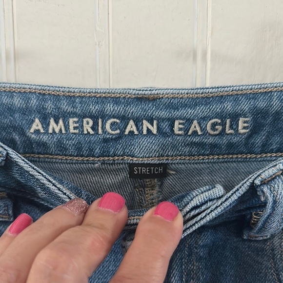 American Eagle Distressed Stretch Blue Mom Jeans sz 6 - Picture 6 of 14
